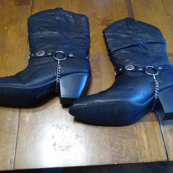 Women's Black Heeled Boots - Picture 7 of 7
